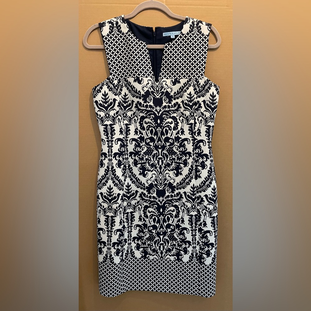 Elegant sleeveless dress by Antonio Melani in white and navy, size 6